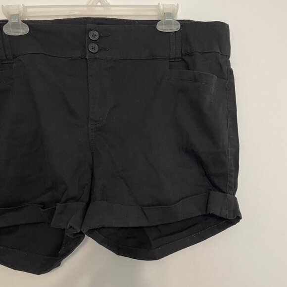 TORRID Plus Size 5 Inch Stretch Sateen Mid Rise Belted Short Black 20 - NO BELT - Picture 5 of 13